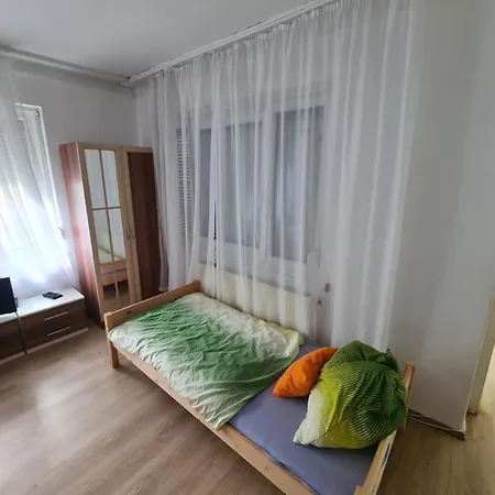 Tom Apartmans1 *